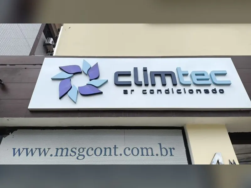 Painel de fachada em ACM com letras em PVC 20mm e 10mm para a Climtec, ar condicionado — Cromatica Comunicação Visual, Santos/SP