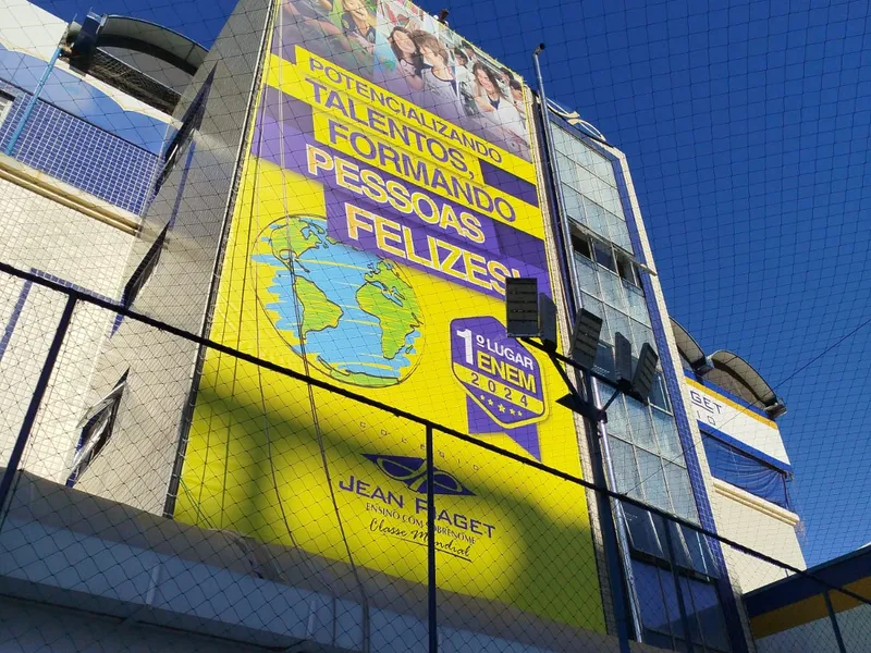 Painel de lona com impressão UV para o Colégio Jean Piaget — Cromatica Comunicação Visual, Santos/SP