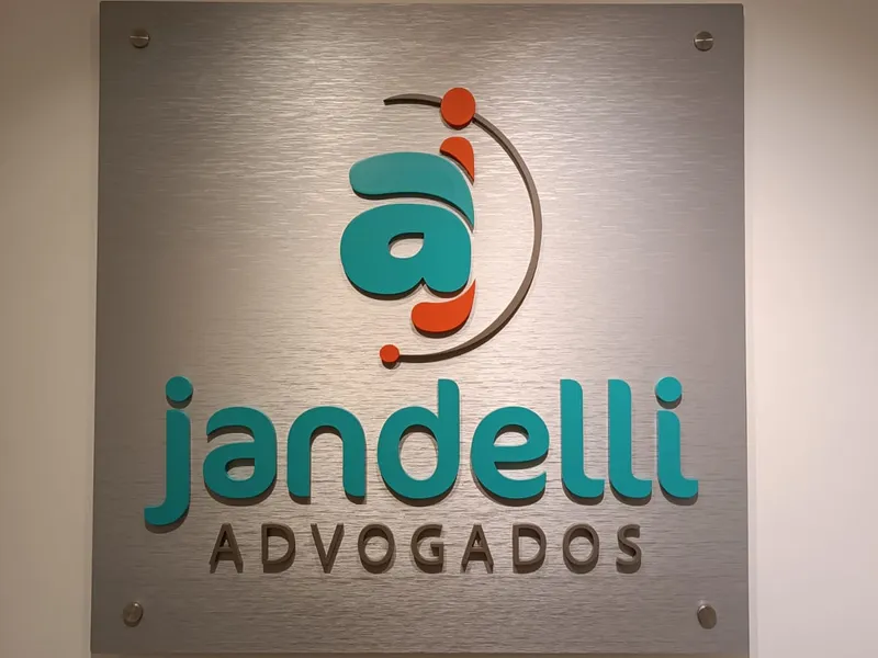 Placa em alumínio com prolongador em PVC 10mm para o escritório Jandelli Advogados — Cromatica Comunicação Visual, Santos/SP