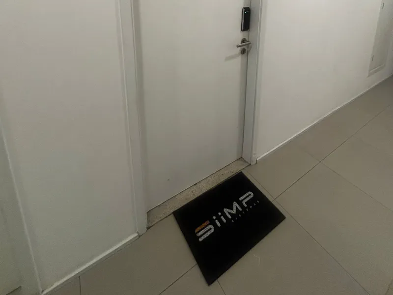 Capacho personalizado e placa de sinalização para a SIIMP Sistemas — Cromatica Comunicação Visual, Santos/SP