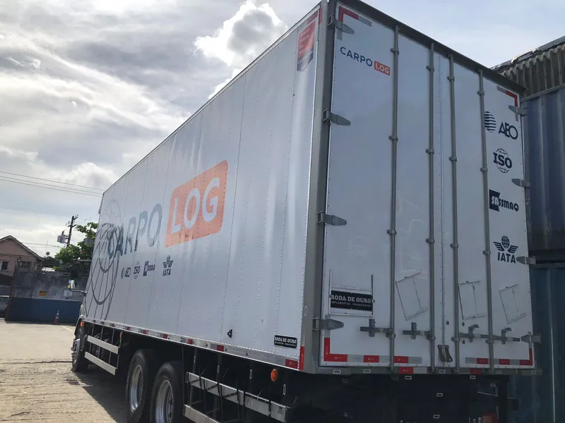 Adesivagem de caminhão baú com adesivo Alltak recortado para a transportadora Carpo Logistics — Cromatica Comunicação Visual, Santos/SP