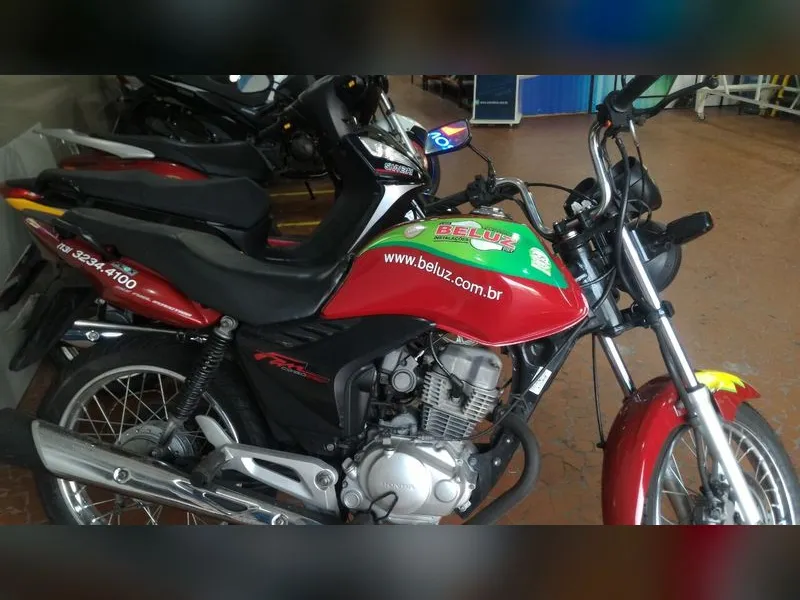 Moto adesivada com impressão digital e recorte para a Beluz, loja de materiais elétricos — Cromatica Comunicação Visual, Santos/SP